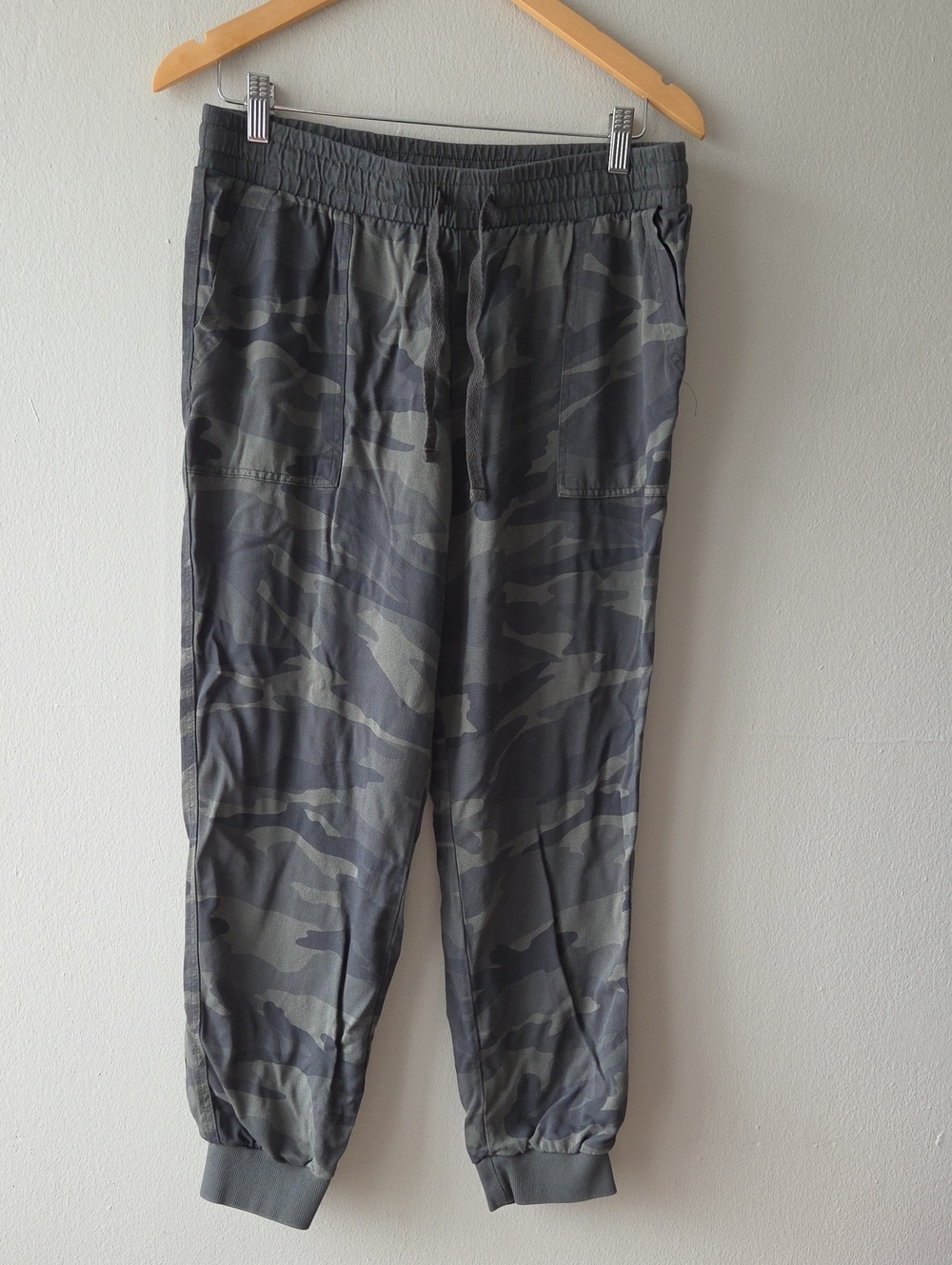 Splendid Gray Camo Drawstring Joggers